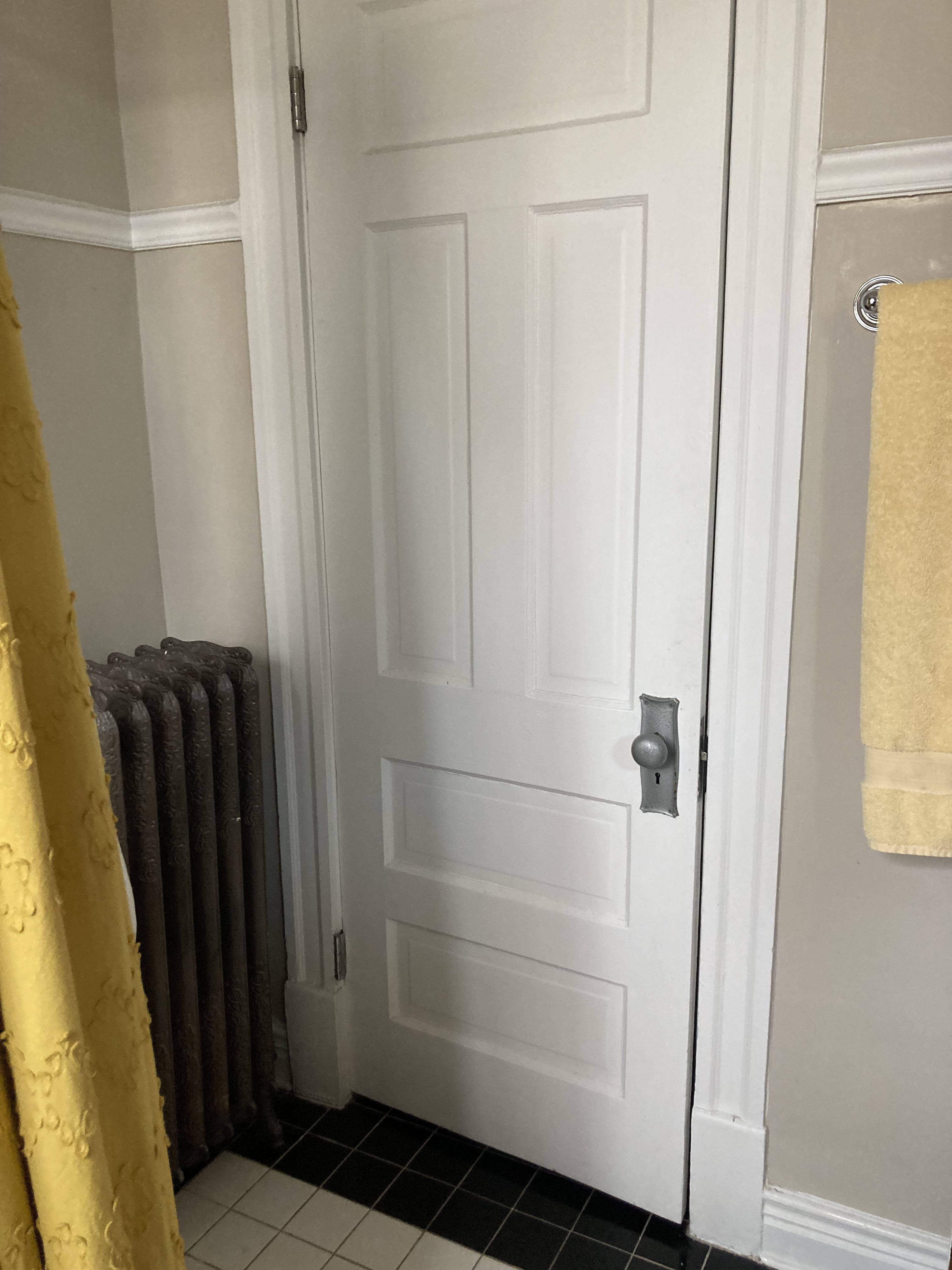 2nd floor bathroom before renovation